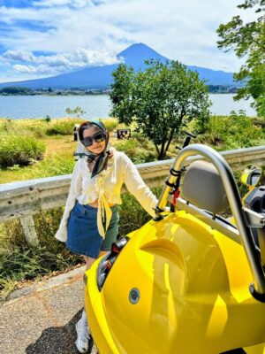 ankitaa Chauhan Instagram - Day trip to Lake Kawaguchiko to see Mt Fuji šøSwipe to the end to see me vibing to some music while I drive around town š¤ Also the people at @fujigoq were super sweet and gave me a really amazing tour of the place š©·