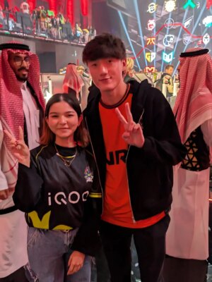 ankitaa Chauhan Instagram - From #19 to #2 an insane comeback from our boys, we secure our spot in the Grand Finals! So proud to have my own jersey and be able to wear and show it off outside! #s8ul #gameshuru #ewc #apexlegends #algs #riyadh #riyadhboulevard