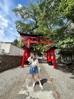 ankitaa Chauhan Instagram - Day trip to Lake Kawaguchiko to see Mt Fuji šøSwipe to the end to see me vibing to some music while I drive around town š¤ Also the people at @fujigoq were super sweet and gave me a really amazing tour of the place š©·