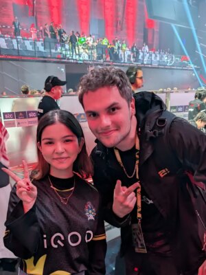 ankitaa Chauhan Instagram - From #19 to #2 an insane comeback from our boys, we secure our spot in the Grand Finals! So proud to have my own jersey and be able to wear and show it off outside! #s8ul #gameshuru #ewc #apexlegends #algs #riyadh #riyadhboulevard