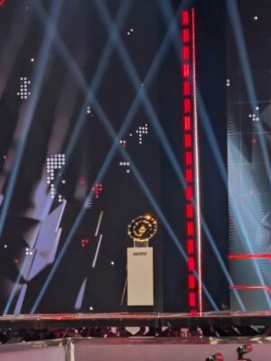 ankitaa Chauhan Instagram - From #19 to #2 an insane comeback from our boys, we secure our spot in the Grand Finals! So proud to have my own jersey and be able to wear and show it off outside! #s8ul #gameshuru #ewc #apexlegends #algs #riyadh #riyadhboulevard