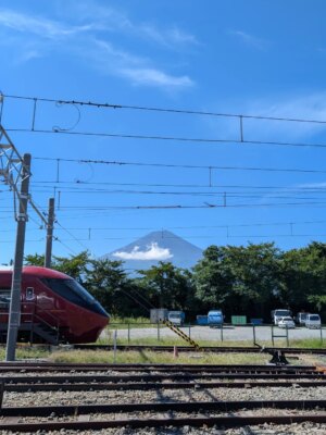 ankitaa Chauhan Instagram - Day trip to Lake Kawaguchiko to see Mt Fuji šøSwipe to the end to see me vibing to some music while I drive around town š¤ Also the people at @fujigoq were super sweet and gave me a really amazing tour of the place š©·