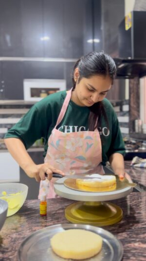 anshika singh Instagram - Dm to order 💌
.
.
.
.
.
.
.
.
#cakes #baking #homebaker #cake #honeybee #cute #love #instagood #instagram #follow #photography #like #explore #instadaily #foodphotography