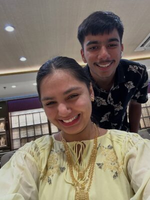 anshika singh Instagram - A little mix of shaadi diaries, Diwali lights & September sights 🪔✨📸
.
.
.
.
.
#ShaadiShopping #DiwaliShopping #SeptemberDump”