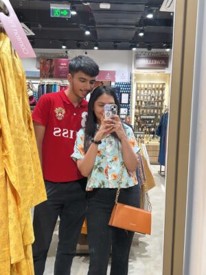 anshika singh Instagram - A little mix of shaadi diaries, Diwali lights & September sights 🪔✨📸
.
.
.
.
.
#ShaadiShopping #DiwaliShopping #SeptemberDump”