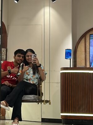anshika singh Instagram - A little mix of shaadi diaries, Diwali lights & September sights 🪔✨📸
.
.
.
.
.
#ShaadiShopping #DiwaliShopping #SeptemberDump”