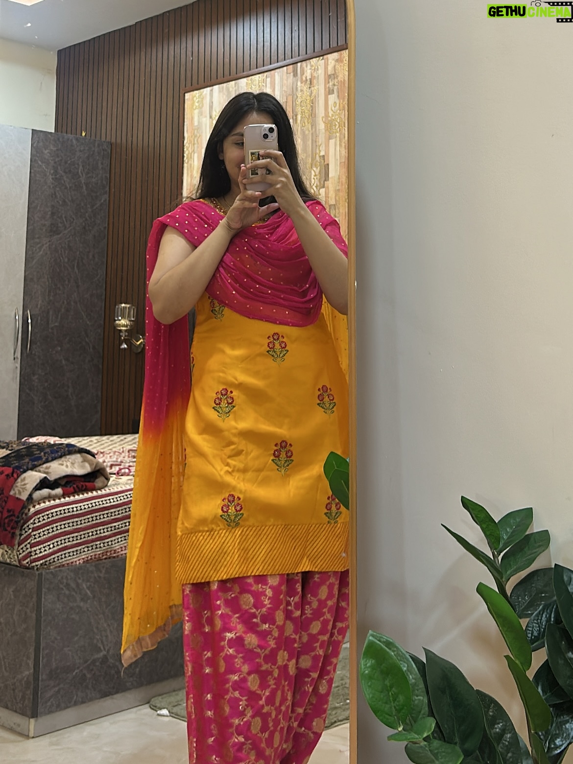 anshika singh - 3 Likes - Home, blessings, and cuddles ✨🛕💛