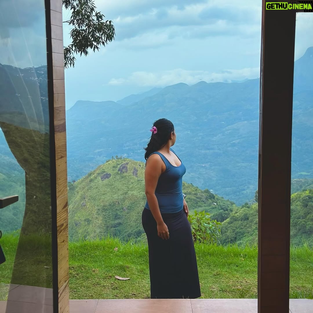 ayshayrav - 1.8K Likes - ⛰️✨ 

The view straight from my cabin @tehycaofficial 🌥️ 

#poombarai❤️