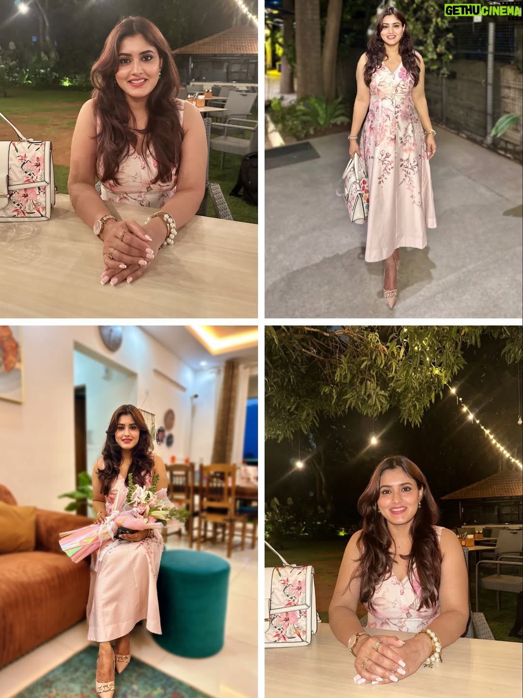chandra Chakraborty - 4.2K Likes - Perfectly pink Pinky 💕
.
.
.
.
.
 Outfit @forevernew_india 
#instamood #instapic #postbirthday #pink