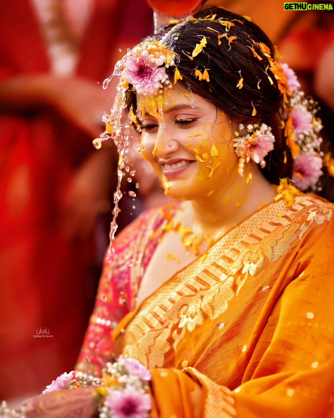 chandra Chakraborty - 5.8K Likes - গায়ে হলুদ || Haldi Ceremony

#weddingday #Haldi #bengaliwedding @sacredshaadi @bridesofbengal_wmg