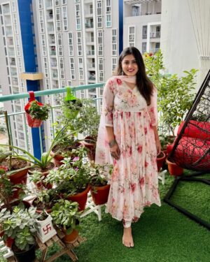chandra Chakraborty Instagram - An occasion 🙏,an outfit, an available man to capture and an existing account to post @ the fav corner of 🏡 !!! That’s all about it😑💕🫶🏻
.
.
.
.
.
.
.
.
.
.
.
@houseofpataudi #ethnic #celebrations #deckedup #rathyatra2025 #bangalore #brigadecornerstoneutopia