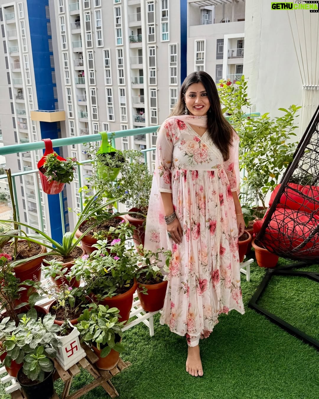 chandra Chakraborty - 2.9K Likes - An occasion 🙏,an outfit, an available man to capture and an existing account to post @ the fav corner of 🏡 !!! That’s all about it😑💕🫶🏻 
.
.
.
.
.
.
.
.
.
.
.
@houseofpataudi #ethnic #celebrations #deckedup #rathyatra2025 #bangalore #brigadecornerstoneutopia