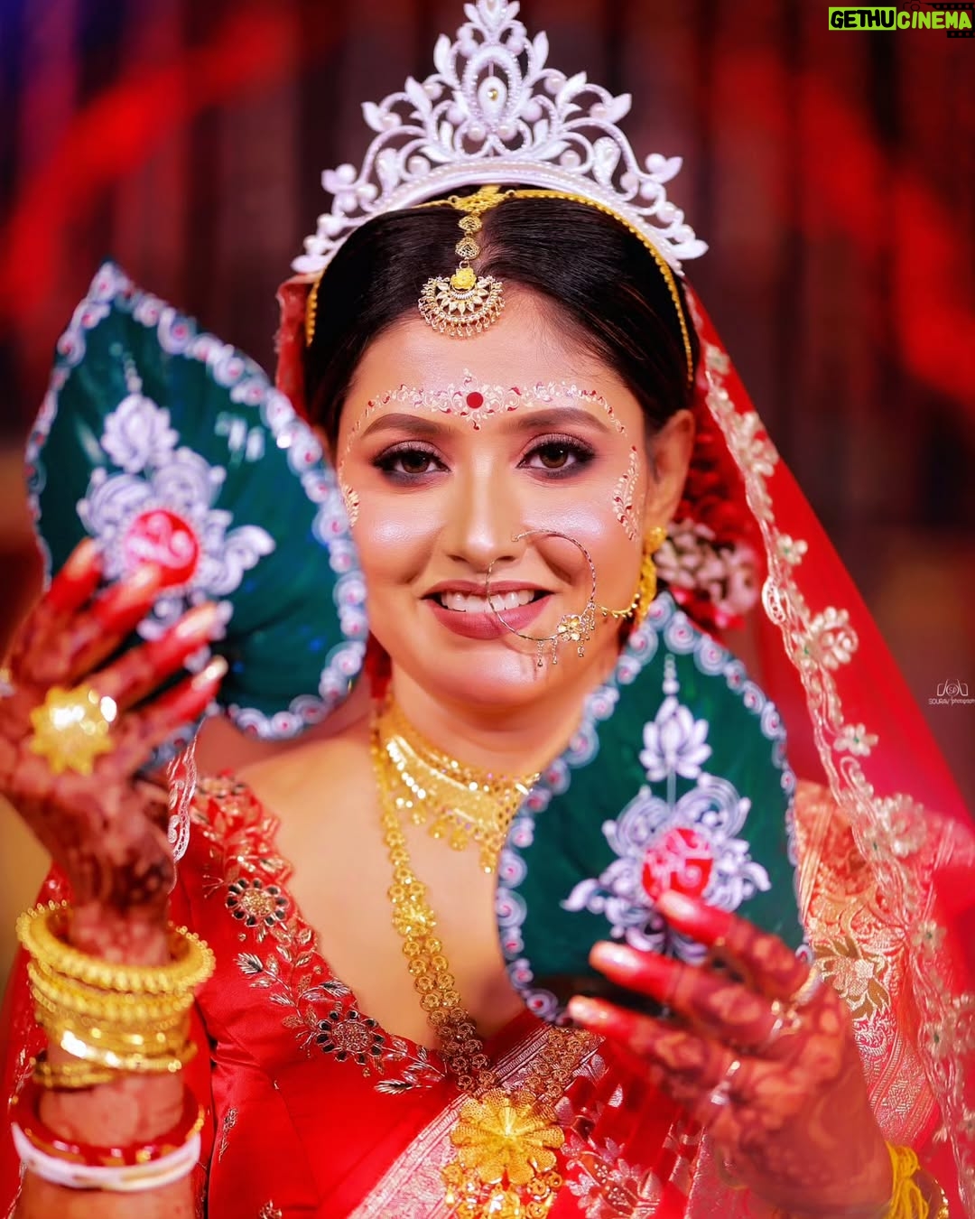 chandra Chakraborty - 1.6K Likes - Wedding Story ❤️

#weddingday #weddingphotography @bridesofbengal_wmg @sacredshaadi #teamwork