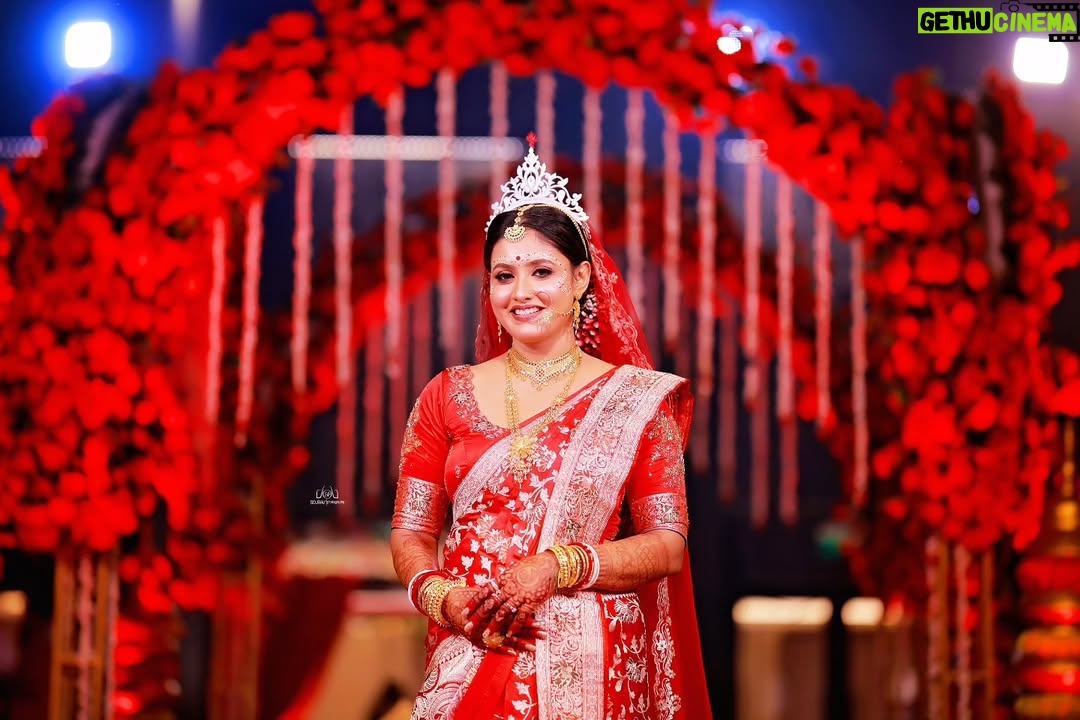 chandra Chakraborty - 1.6K Likes - Wedding Story ❤️

#weddingday #weddingphotography @bridesofbengal_wmg @sacredshaadi #teamwork