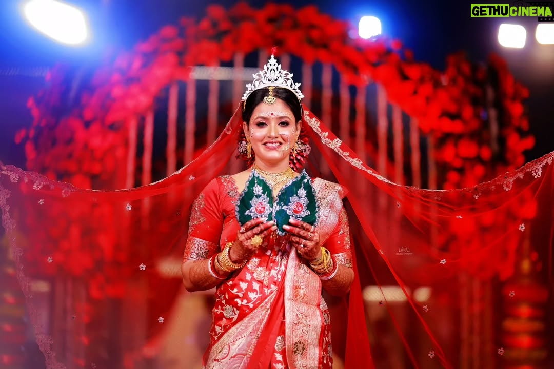 chandra Chakraborty - 1.6K Likes - Wedding Story ❤️

#weddingday #weddingphotography @bridesofbengal_wmg @sacredshaadi #teamwork
