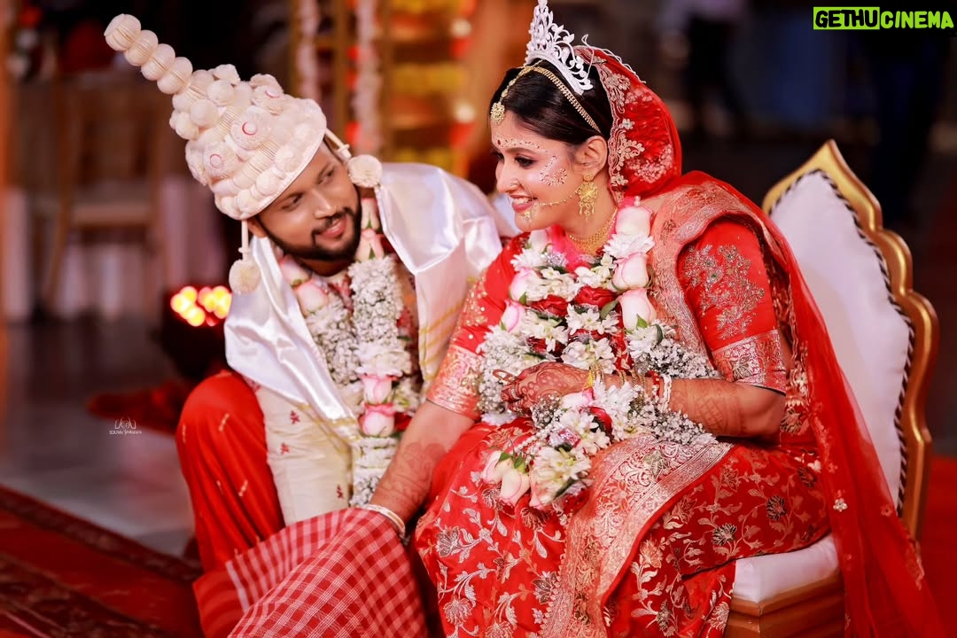 chandra Chakraborty - 1.6K Likes - Wedding Story ❤️

#weddingday #weddingphotography @bridesofbengal_wmg @sacredshaadi #teamwork