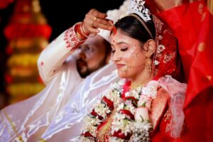 chandra Chakraborty Instagram - Wedding Story ❤️
#weddingday #weddingphotography @bridesofbengal_wmg @sacredshaadi #teamwork