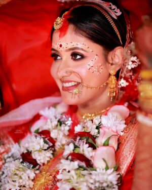 chandra Chakraborty Instagram - Wedding Story ❤️
#weddingday #weddingphotography @bridesofbengal_wmg @sacredshaadi #teamwork