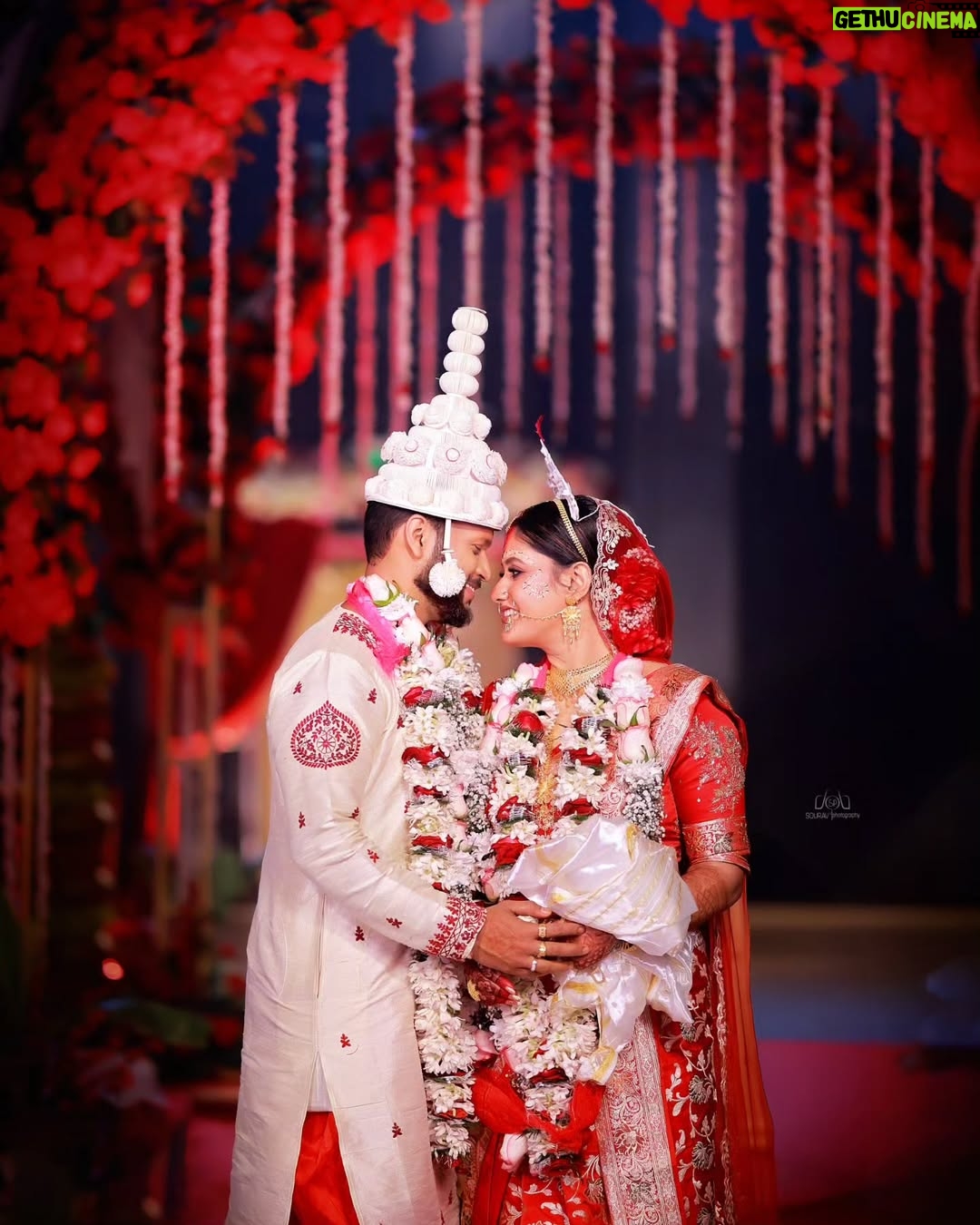 chandra Chakraborty - 1.6K Likes - Wedding Story ❤️

#weddingday #weddingphotography @bridesofbengal_wmg @sacredshaadi #teamwork