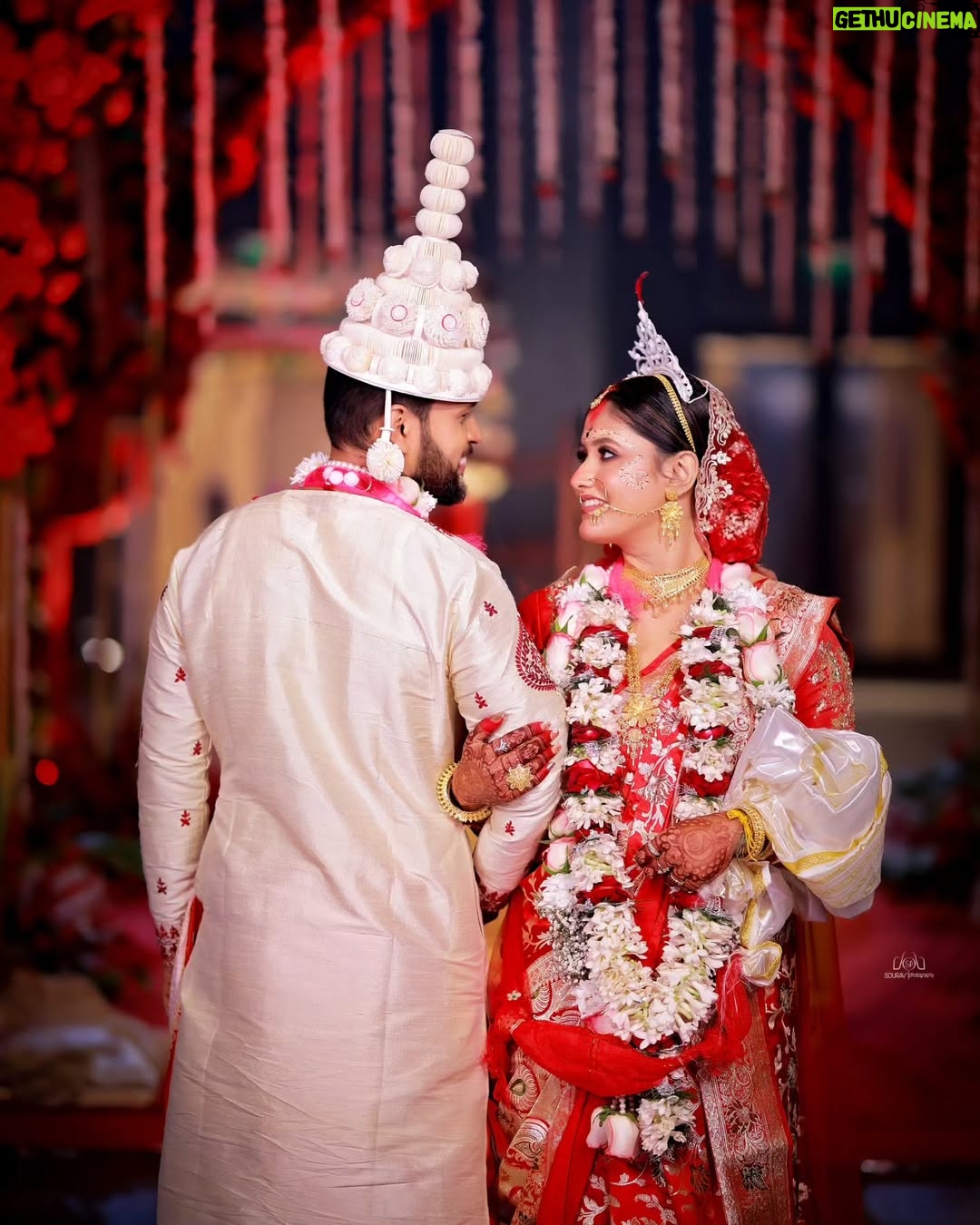 chandra Chakraborty - 1.6K Likes - Wedding Story ❤️

#weddingday #weddingphotography @bridesofbengal_wmg @sacredshaadi #teamwork