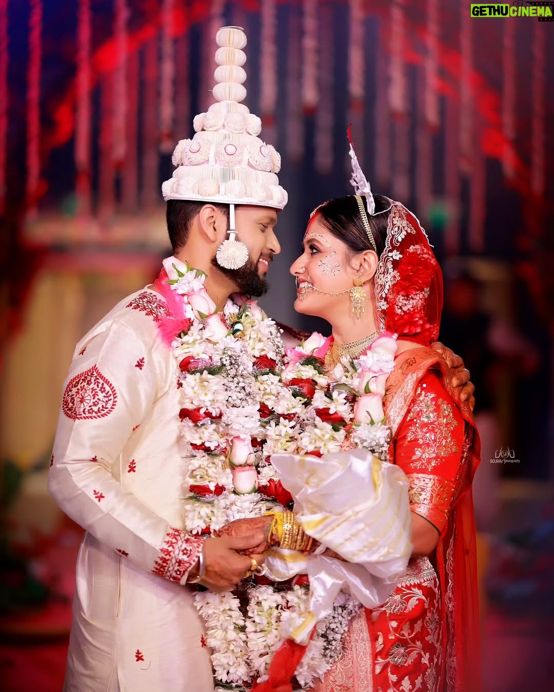 chandra Chakraborty - 1.6K Likes - Wedding Story ❤️

#weddingday #weddingphotography @bridesofbengal_wmg @sacredshaadi #teamwork