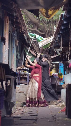 deedoll Instagram - Jaalakaaaaari ❤️

Ft @deedoll @azar19official 🌟
Shot & Ec @rahulganeshoffl ✨
Attire @dee__dress ✨

#Jaalakaari #Balti #shanenigam #SaiAbhyankkar #kerala #tradional #saree