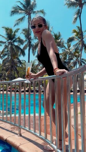 dr Mona Bhavsar Instagram - Billo रानी 👑 ♠️
#trending #instagram #reel #sunday #explorepage #fitness #bikini #pooltime #travel #travelgram #traveler #style #walk #slay