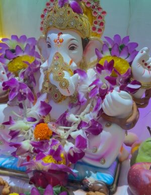 dr Mona Bhavsar Instagram - पुढ़च्या वर्षी लवकर या 🙌🏻🥺
गणपती बाप्पा मोरया 🙏🏻
#ganapatibappamorya #pudhchyavarshilavkarya