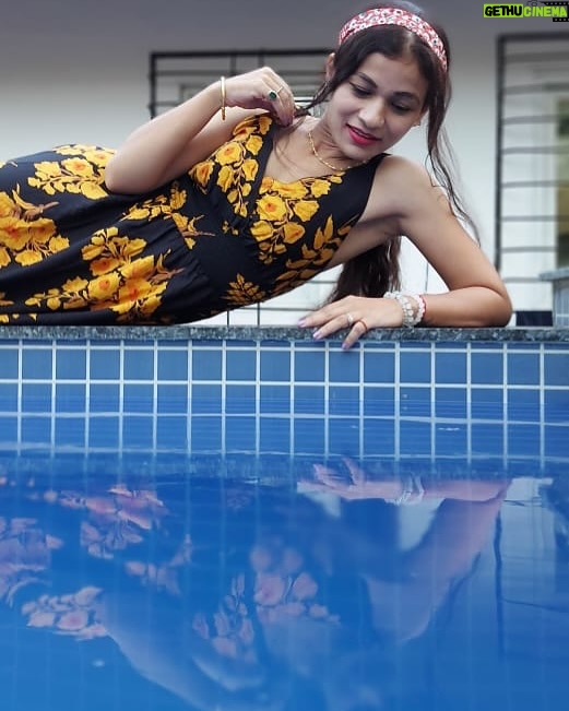 dr Mona Bhavsar - 3 Likes - Somewhere between ‘Ek ladki भीगी भागी सी ’ and ‘Tip Tip बरसा पानी ’ 💃🌧️
Ready for my Yash Raj Moment 🤗 🎬

#monsoon #rain #rainnyday #bollywoodstyle #monsoonseason
