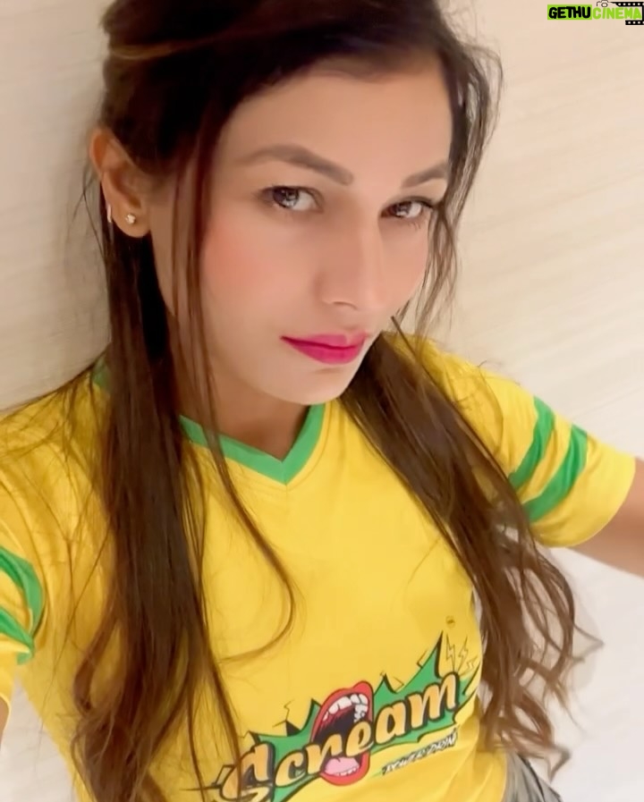 dr Mona Bhavsar - 3 Likes - MONDAY MOOD: LOUD. FOCUSED. UNSTOPPABLE. 🔥 

Let’s be honest Monday doesn’t ask politely.
It roars. It demands. It screams. 😱 

That’s exactly why we created Scream Energy  for the ones who don’t just survive Mondays, but dominate them.⚡

For people like me juggling early mornings, intense workouts, endless Zooms, and building dreams.

☀️ Need to kickstart your 6AM workout?
📈 Got back-to-back meetings and no time to crash?
🧠 Want clean energy without the sugar and slump?

This is your Daily Power Drink Zero sugar, Real hustle. 🫵🏻

अब हर दिन की शुरुआत होगी जोश और जुनून से
Scream Energy के साथ 💪🏻

This one’s Mystic Mango.🥭 
No sugar. No crash. Only clean power.

#screampower #mondaymotivation #founderpost #cleanenergy #startupindia #fitnessfuel #womenentrepreneurs #scream