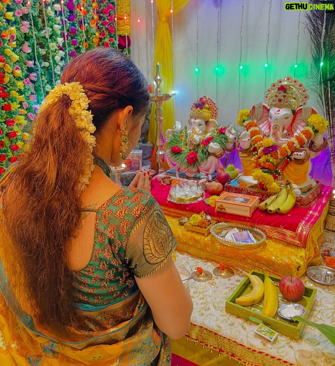 dr Mona Bhavsar - 3 Likes - जेव्हा माझा बाप्पा माझ्या घरी येतो 🌼💚🌸

#ganapati #majhabappa #ganapatibappamorya #modak #ladu #festival #celebration #dhol #tasha #bappa #aarti