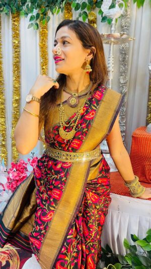 dr Mona Bhavsar Instagram - When his fave Song meets his favourite Saree and Girl! 🥰✨🩷🖤🩷
#saree #trending #viral #reel #sarees