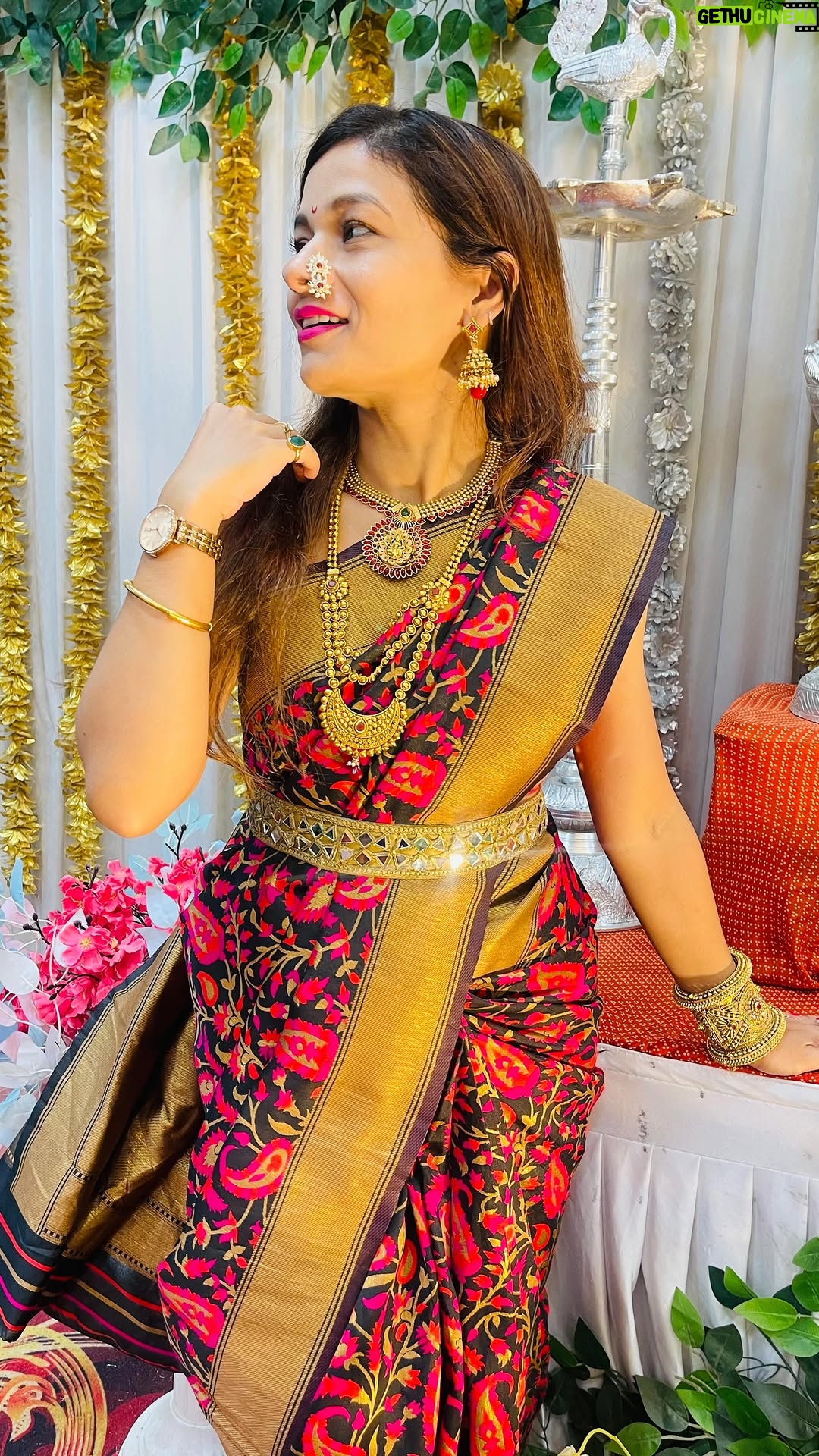 dr Mona Bhavsar - 3 Likes - When his fave Song meets his favourite Saree and Girl! 🥰✨🩷🖤🩷

 #saree #trending #viral #reel #sarees