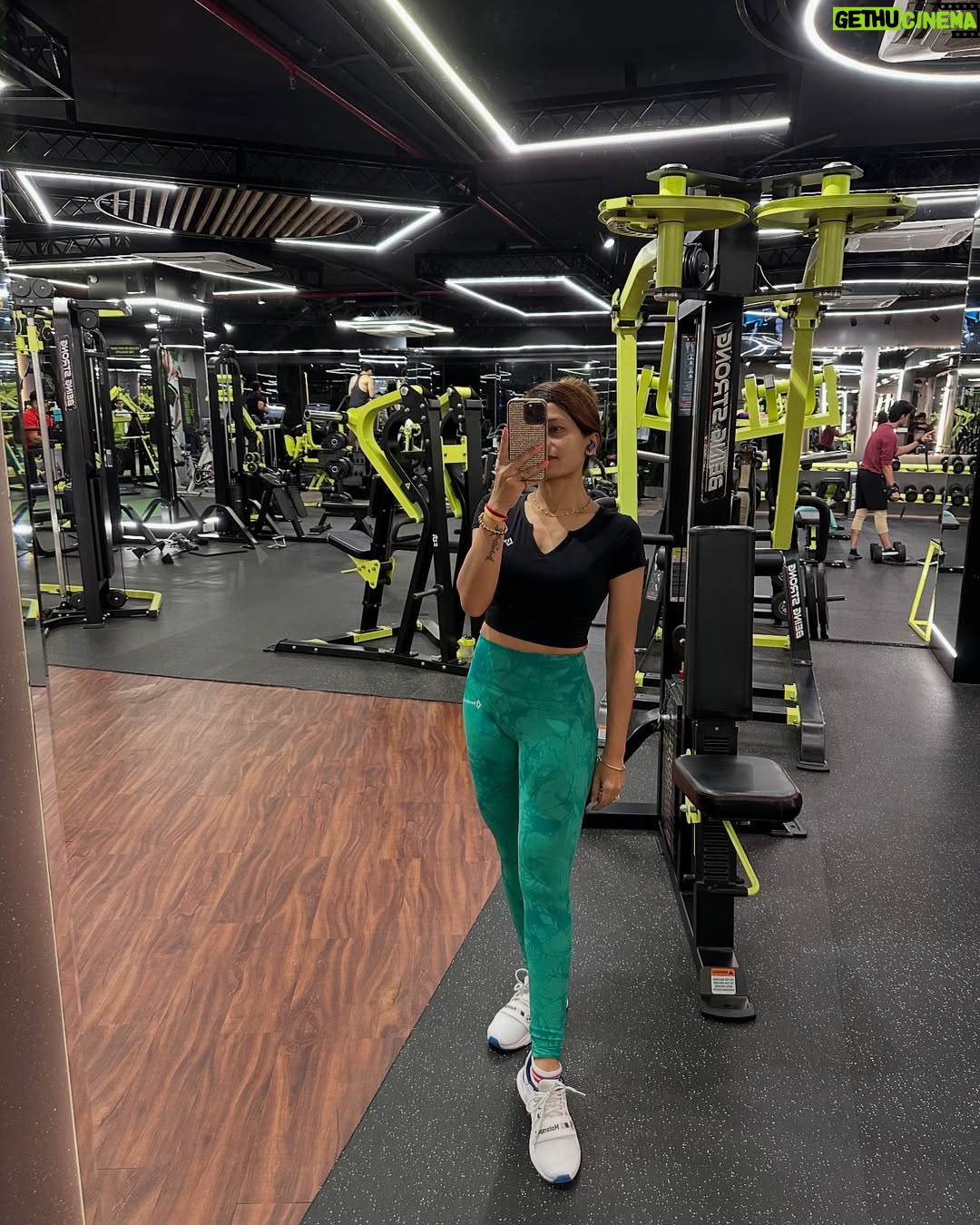 dr Mona Bhavsar - 3 Likes - Who else loves a good game? 💚♠️

#share #new ##bikinifiness #bikiniathlete #bodybuilding #bodygoals #fitnessjourney #fitnessmotivation #nutrition #nutritionist #doctor #athlete #fitness #fitnesswomen #fitnessmodel