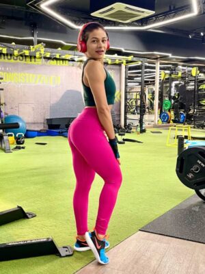 dr Mona Bhavsar Instagram - Building Abs & Empires simultaneously 💼💪👩🏻⚕️
#doctor #athlete #entrepreneur #bodybuilding #punch #power #pose
