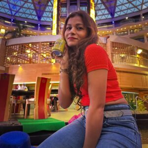 dr Mona Bhavsar Instagram - Good vibes, great energy, and festive cheers at Oktoberfest 🎶⚡ @scream.energy
#octoberfest #weekend #screamenergy #festivefun #energy #vibes #dance #fun #vibrant #DailyPowerDrink