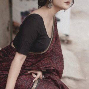 geetika bisht Instagram - Yahi sach hai!🖤
.
.
#aesthetic #old #oldfashion #vintage #look #beauty #fashion #lifestyle #oldsongs❤️🎶 #traditional #saree #explorepage✨