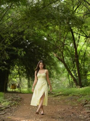 geetika bisht Instagram - Walking straight into good vibes only💛
👗 @elyraa.inn
📷 @mohd.yasir.123
.
.
#fyp #yellow #dress #beauty #fashion #explorepage✨