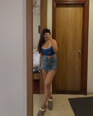 geetika bisht Instagram - RAW🤍