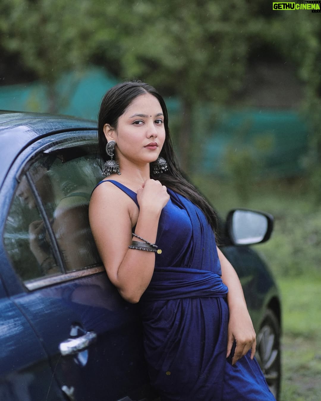 geetika bisht - 4.3K Likes - Monsoon   Music   Falguni = Pure 90s joy 

Neeli saari, bheegi zulfein, aur barish ka sukoon !
@gehen_saree !! 
Photos by @ypstudiosindia at @skythehorseacademy ❤️

#ypstudiosindia #ypstudios #skythehorseacadamy #stha 
	•	#BeautyAndTheHorse
	•	#RiderVibes
	•	#GraceAndGallop
	•	#EquestrianElegance
	•	#HorseLove
	•	#BondWithHorse
	•	#StallionStyle
	•	#SaddleSoul
	•	#WildAndBeautiful
#bhopal #bhopalblogger #bhopaldiaries