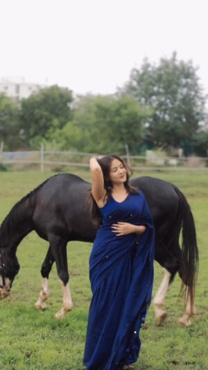geetika bisht Instagram - Soft winds, open fields, and a mind set free.🪬
Wearing @gehen_saree 💙
Video credit @ypstudiosindia @yashasvi__patidar
@skythehorseacademy
.
.
.
#reels #beauty #nature #aesthetic #fyp #fashion #traditional #explore #explorepage #instadaily #reelsinstagram #instagood #instagram #sky #desiaesthetic #sᴀʀᴇᴇʟᴏᴠᴇ #yoursgeet #foryou