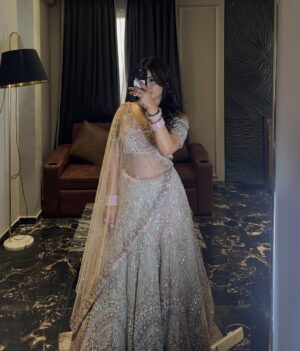 geetika bisht Instagram - ग़ज़लें हों या गीत हों 🎼
Mua @riyaamakeup_artist
Wearing @pinkysstylestudio
Hair @yogita_hairartistry