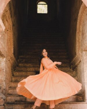 geetika bisht Instagram - This song plays, the Anarkali sways… and my heart melts.”🤌🏻🫶🏻🫶🏻🫶🏻🫶🏻🫶🏻🫶🏻🫶🏻🫶🏻
Captured by @mohd.yasir.123
.
.
#fyp #aesthetic #beauty #traditional #oldbhopal #suit #anarkali #explore #vintagephotos #instadaily