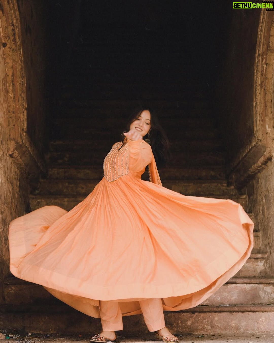 geetika bisht - 8K Likes - This song plays, the Anarkali sways… and my heart melts.”🤌🏻🫶🏻🫶🏻🫶🏻🫶🏻🫶🏻🫶🏻🫶🏻🫶🏻
Captured by @mohd.yasir.123 
.
.
#fyp #aesthetic #beauty #traditional #oldbhopal #suit #anarkali #explore #vintagephotos #instadaily