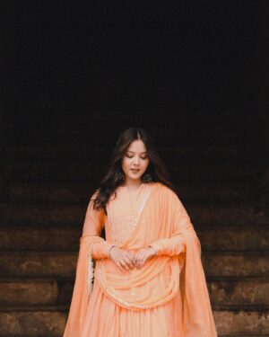 geetika bisht Instagram - This song plays, the Anarkali sways… and my heart melts.”🤌🏻🫶🏻🫶🏻🫶🏻🫶🏻🫶🏻🫶🏻🫶🏻🫶🏻
Captured by @mohd.yasir.123
.
.
#fyp #aesthetic #beauty #traditional #oldbhopal #suit #anarkali #explore #vintagephotos #instadaily