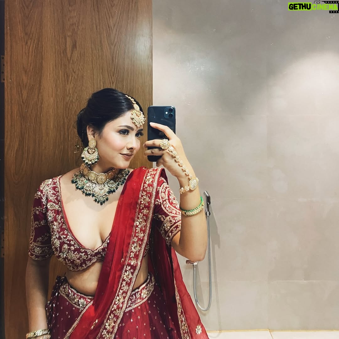geetika bisht - 4.4K Likes - तेरे नाल जीना सजना मरना जाऊ कल्ली वे.♥️🫶🏻
.
.
.
#fyp #explorepage✨ #bridalshoot❤️