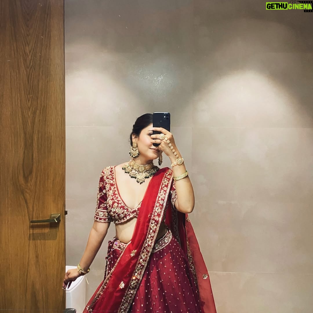 geetika bisht - 4.4K Likes - तेरे नाल जीना सजना मरना जाऊ कल्ली वे.♥️🫶🏻
.
.
.
#fyp #explorepage✨ #bridalshoot❤️