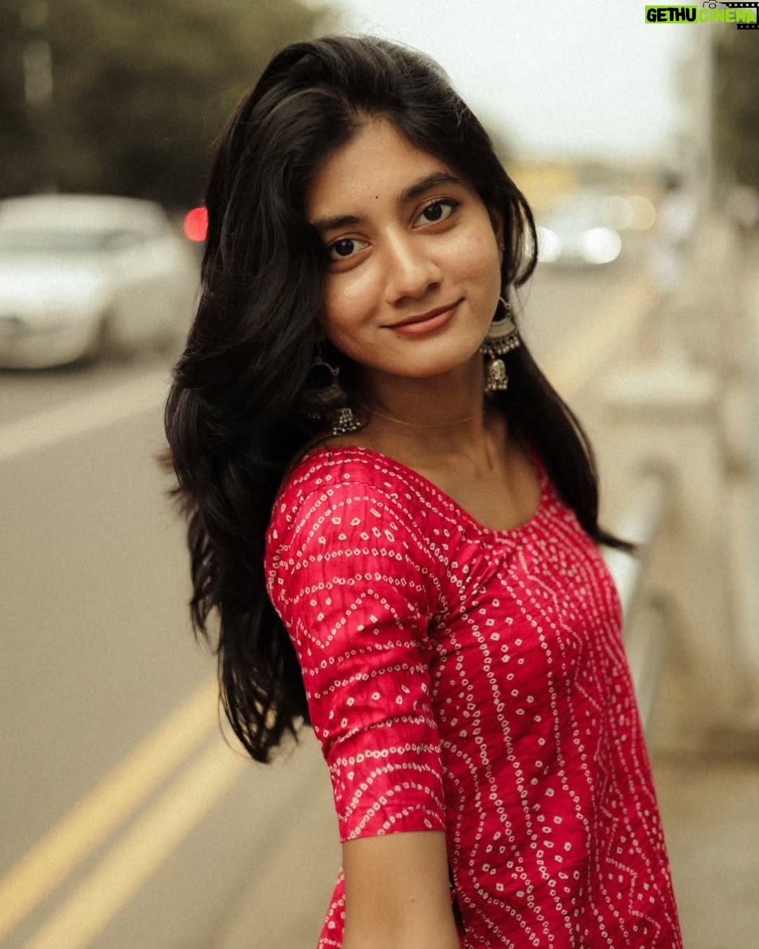 laavanya prol - 112.2K Likes - 🎶✨
📸@vasy_vendra 🫡❤️
.
.
.
#chennai #tamilbgm #streetphotography #streetstyle #tamillyrics #tamilsong #trend #instagood #instagood #goodvibes #bloopers #photooftheday #photographer #potraitphotographer #potraitphotography