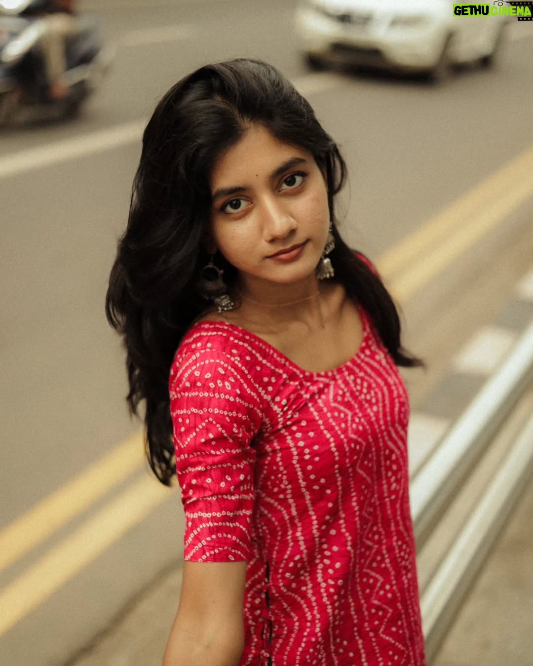 laavanya prol - 112.2K Likes - 🎶✨
📸@vasy_vendra 🫡❤️
.
.
.
#chennai #tamilbgm #streetphotography #streetstyle #tamillyrics #tamilsong #trend #instagood #instagood #goodvibes #bloopers #photooftheday #photographer #potraitphotographer #potraitphotography