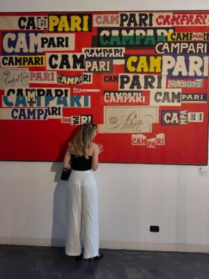 İlay Erkök Instagram - “Il Campari non è solo una bevanda. È il battito cardiaco rosso di Milano - parte di chi siamo.” ♥️ #ad @campariofficial 
•
#Campari #RedIcon #DrinkResponsibly 
•
Oggi è stata una grande visita di famiglia 😍🥹👸🏼
•
Siamo pronti per nuove avventure insieme? 💃